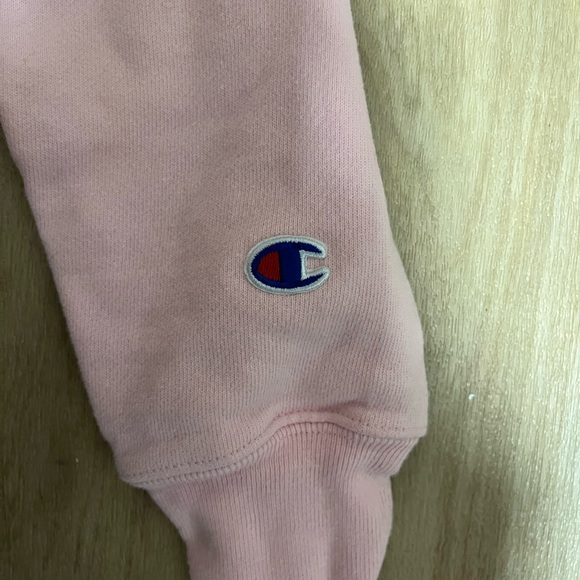 Baby pink champion hoodie only worn once in amazing shape - Picture 2 of 4